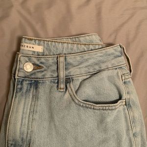 PacSun Light Wash Mom Jeans. Size 28.